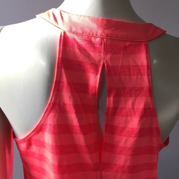 Old Navy Coral color active keyhole back Top - Picture 5 of 7